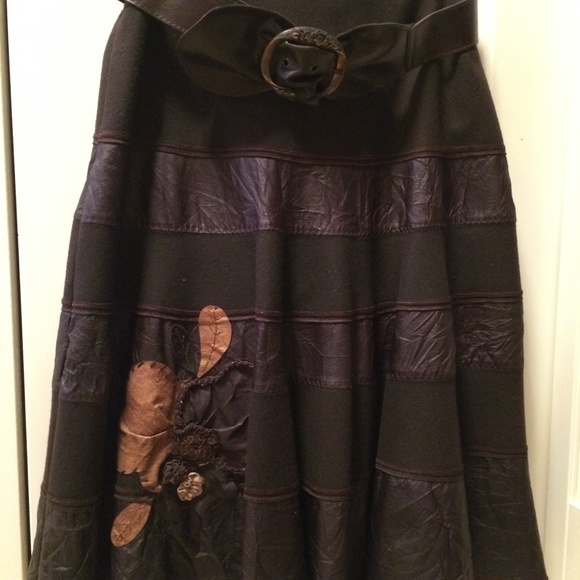 Sold ETRUCCI Italian Women's Skirt, size M - Picture 2 of 8
